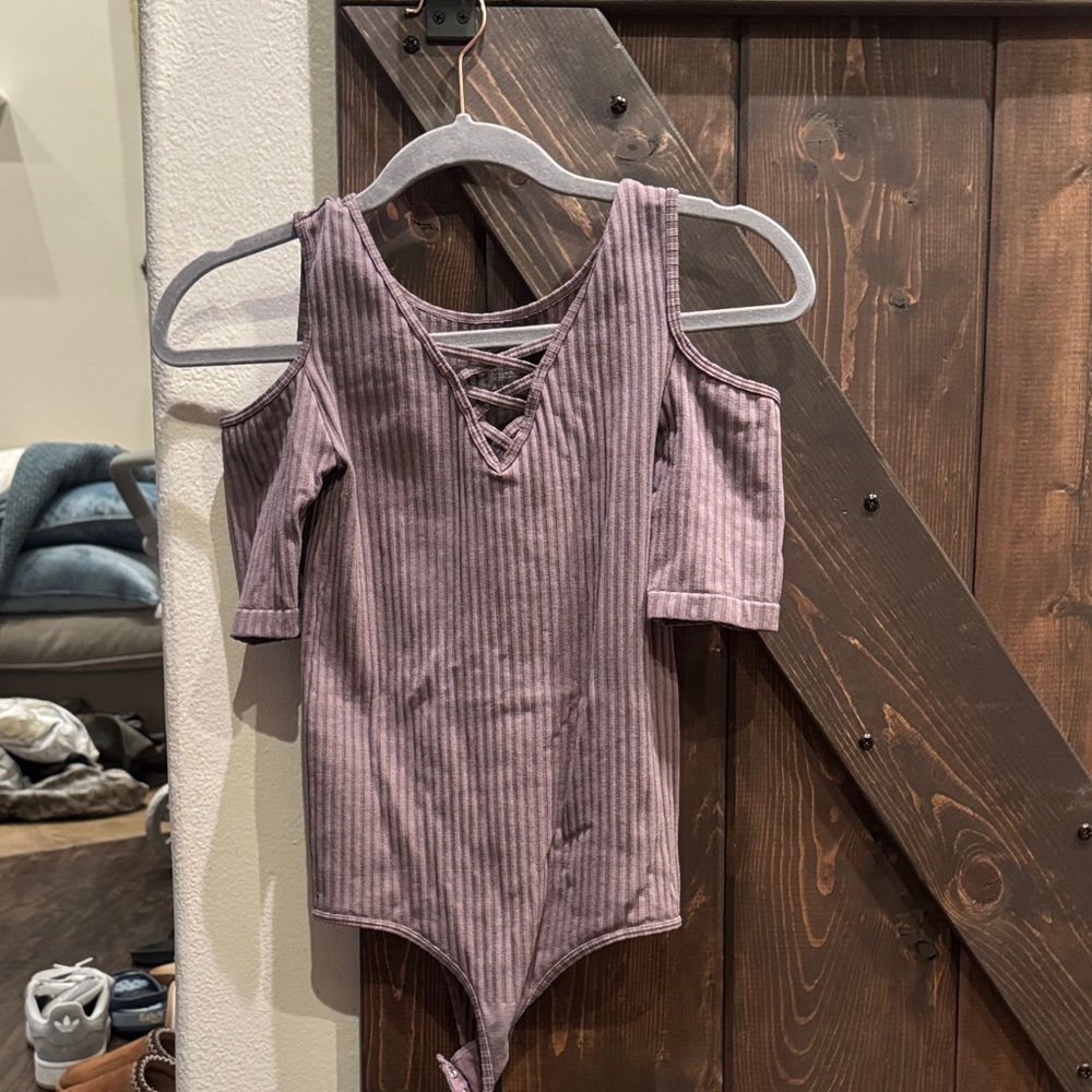 Chic' Ribbed Mauve Bodysuit